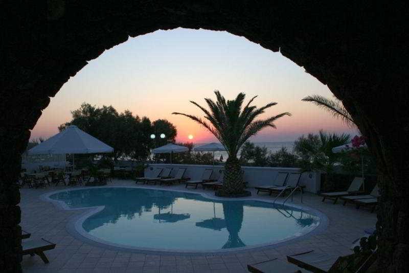 Arion Bay Santorini Kamári
