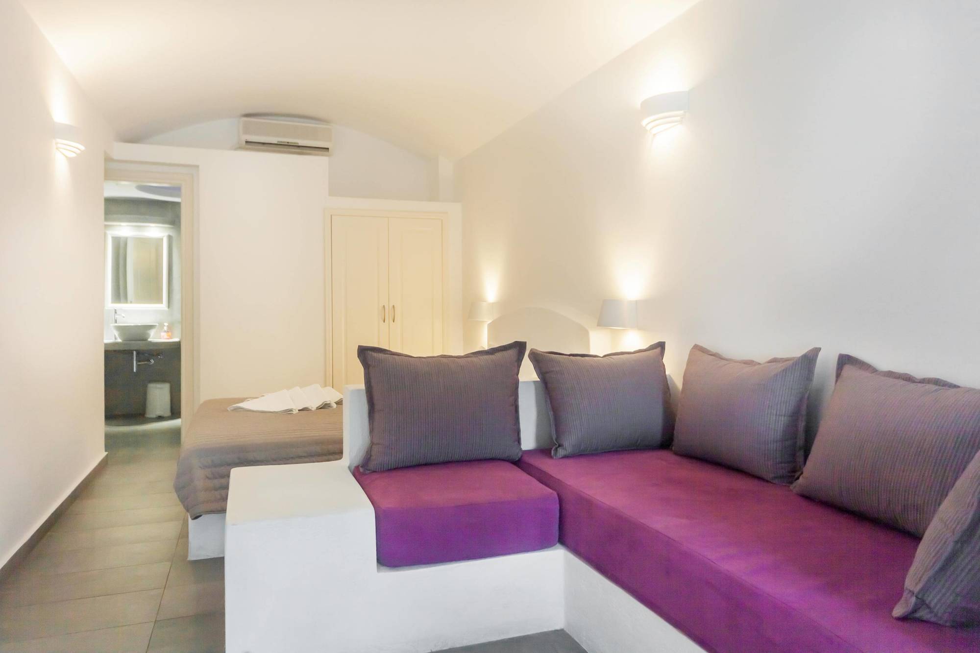 Arion Bay Santorini מלון
